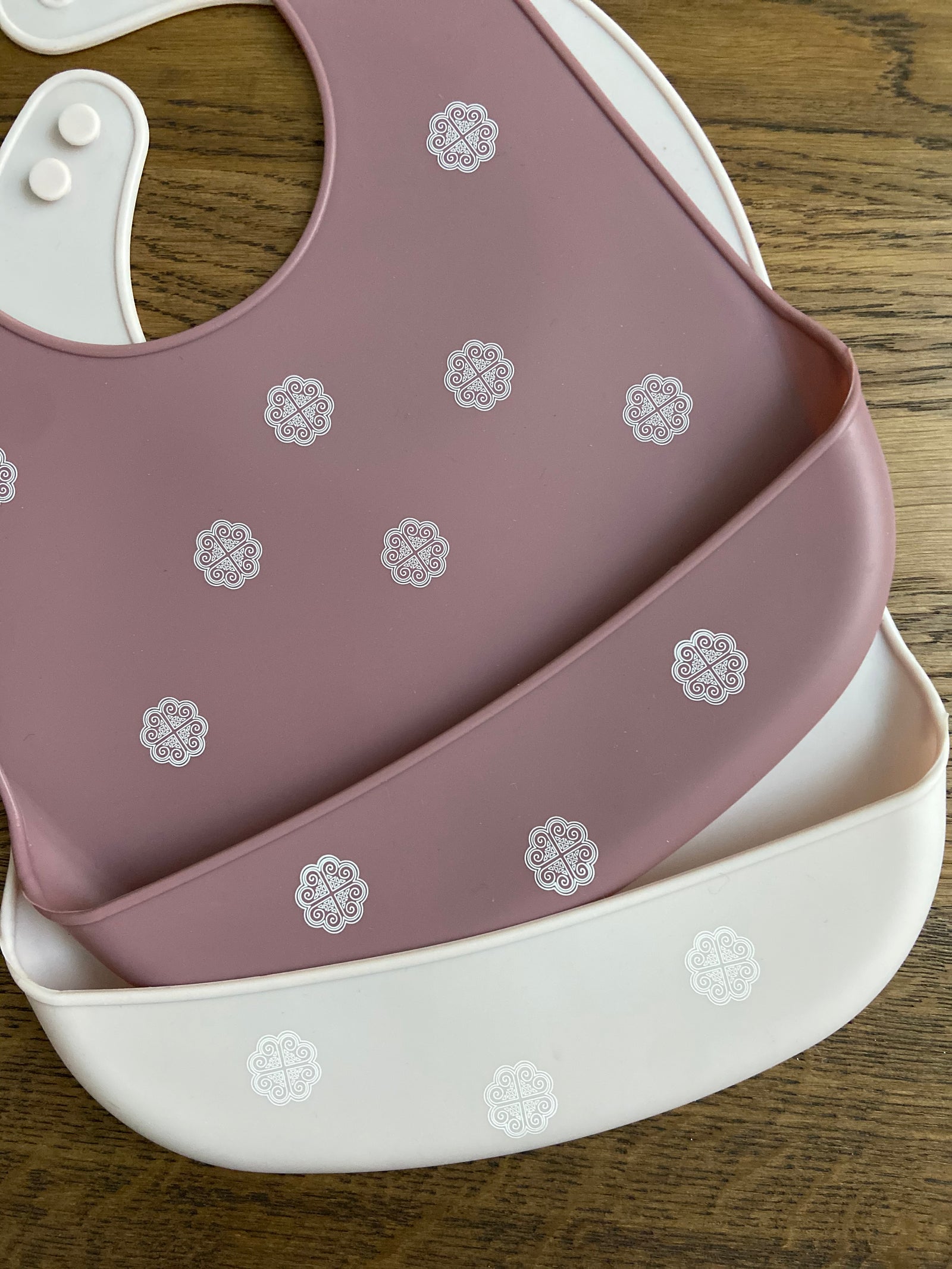 Why Choose Silicone Bibs?